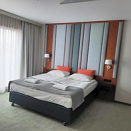 Gvarna Aparthotel 3*